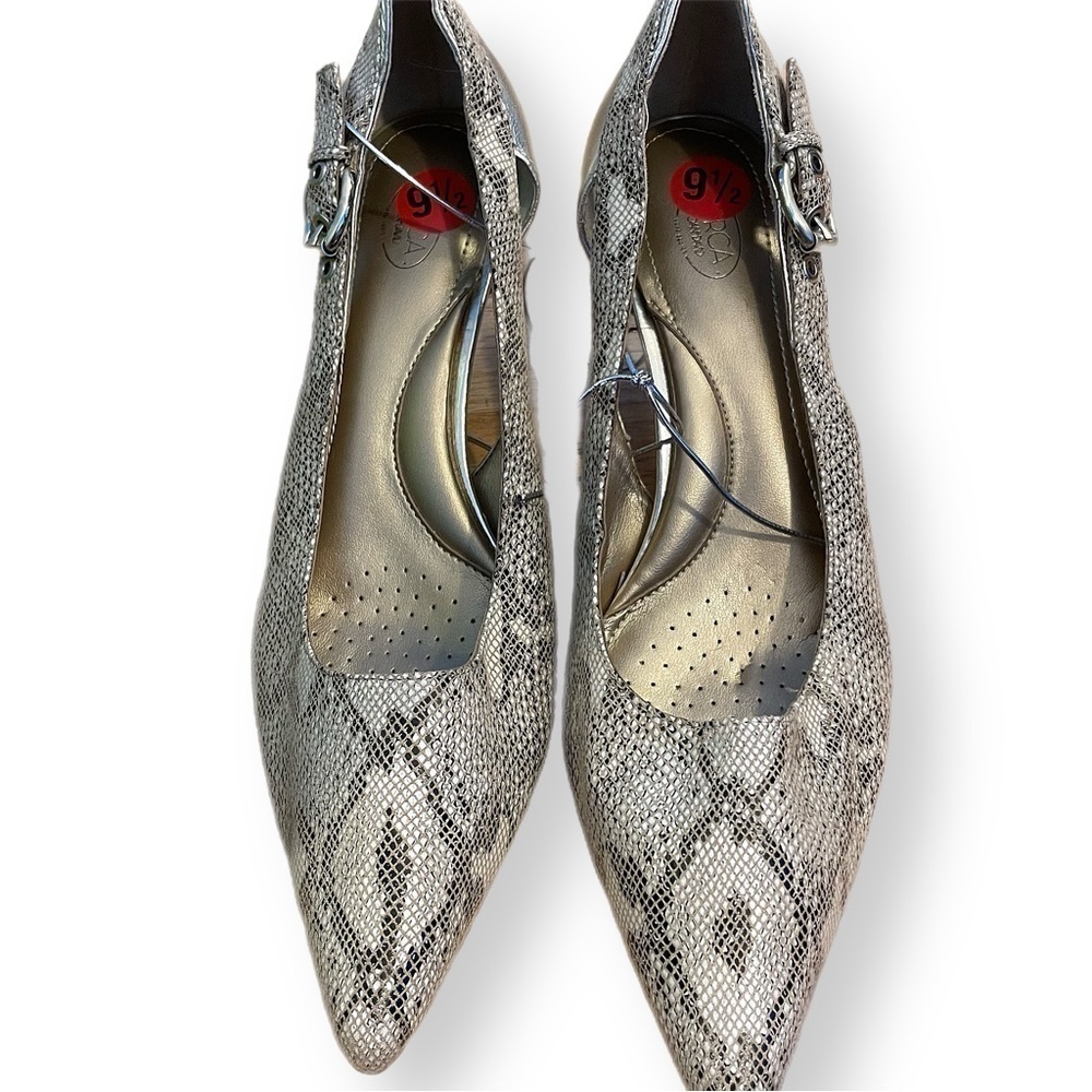 Joan & David Circa snake skin embossed gold metallic heels buckle 9.5
